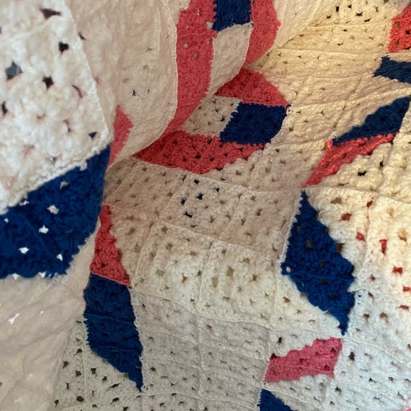 Handmade knitted blanket - Picture 3 of 3